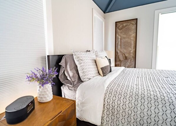 1 slaapkamer, een bureau, een strijkplank/strijkijzer, wifi