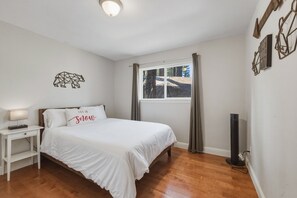 4 Schlafzimmer, Schreibtisch, Bügeleisen/Bügelbrett, WLAN
