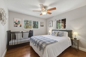 4 bedrooms, desk, iron/ironing board, WiFi - Family- Friendly Mountain & Forest View Retreat - 8 guests + kids 5 & under (South Lake Tahoe)