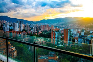 A cityscape with high-rise buildings and mountains in the background. - ★18th Floor★Coolest building in Medellin★RoofTop Pool/Jacuzzi/Gym★Amazing Views★ (Medellin)