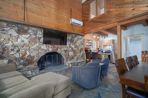Mt. Joseph Lodge in Downtown Joseph: Unit #8