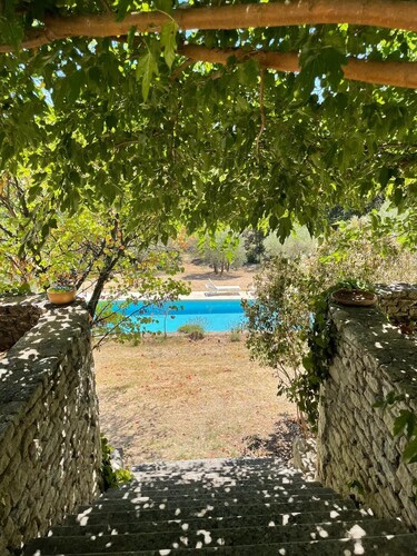 Le Mas Saint Joseph à  Roussillon en Luberon au coeur de la Provence