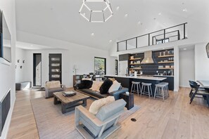 Smart TV, fireplace, books, music library