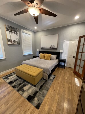 2 bedrooms, iron/ironing board, WiFi, bed sheets - Pet Friendly 2/1.5 in the Heart of Historic Pensacola (Pensacola)