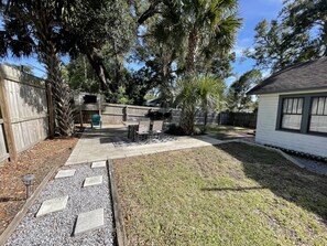 Outdoor dining - Pet Friendly 2/1.5 in the Heart of Historic Pensacola (Pensacola)