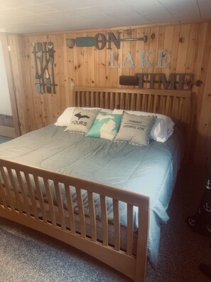 3 slaapkamers, een strijkplank/strijkijzer, reisbedje, gratis wifi