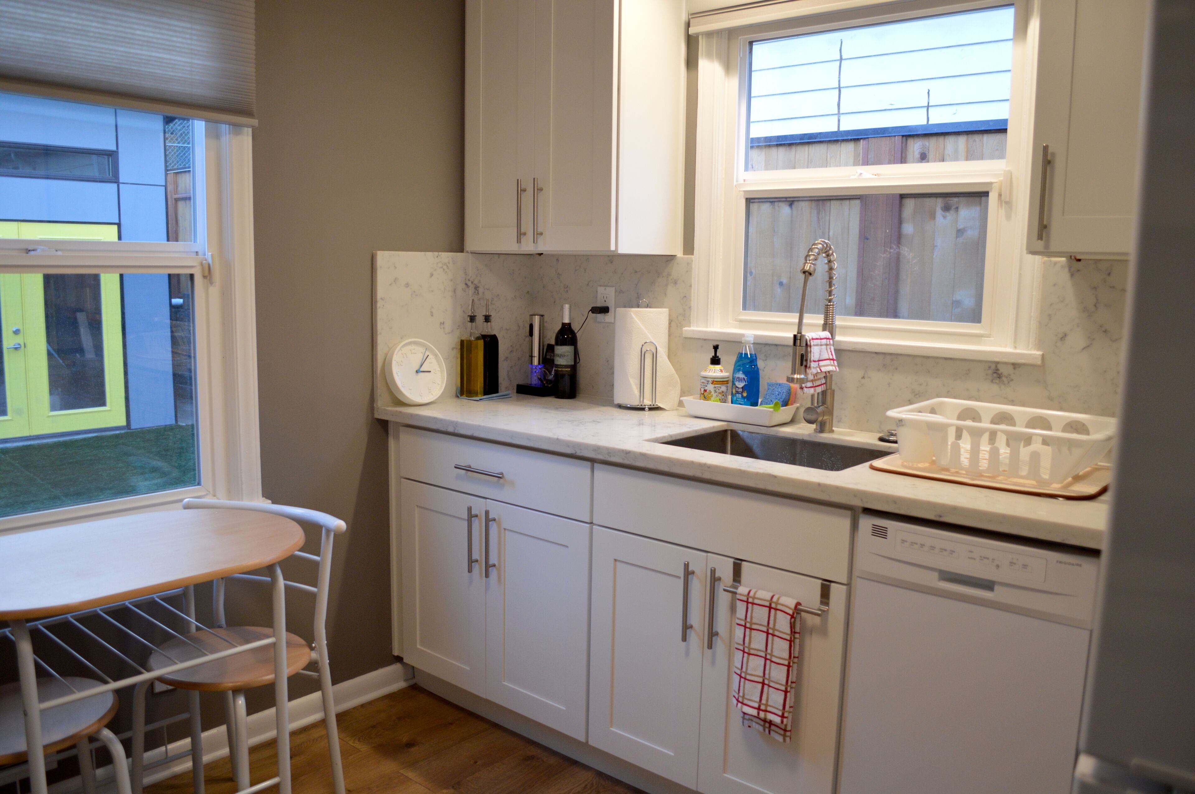 Cozy Crown Hill Cottage with Private Backyard Cabana near Carkeek Park