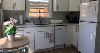 Cozy Crown Hill Cottage with Private Backyard Cabana near Carkeek Park