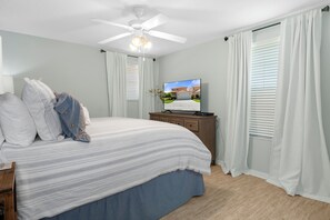 4 bedrooms, desk, iron/ironing board, free WiFi