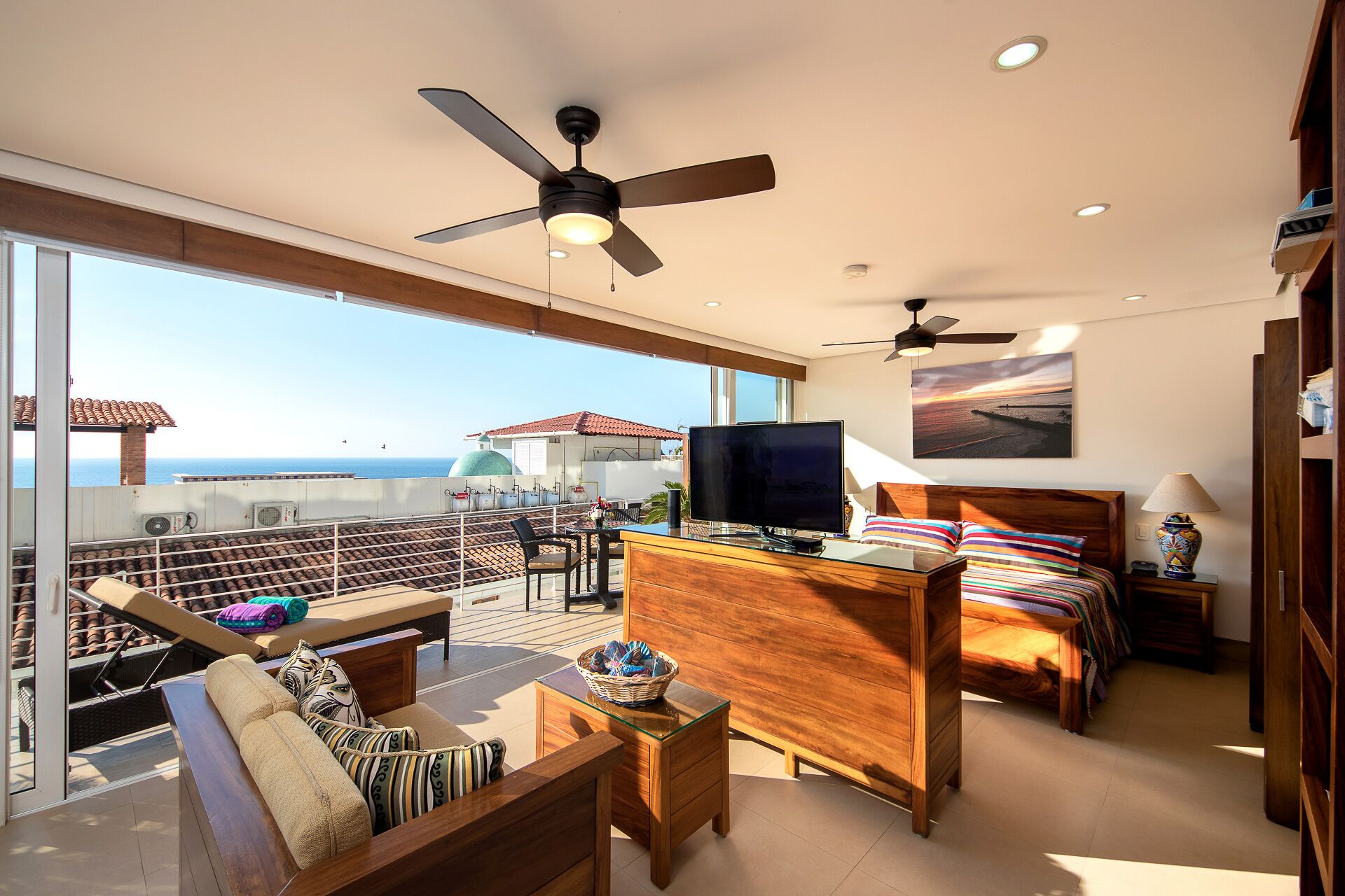 Dream Condo: Ocean Views & Only Steps From The Beach - Conchas Chinas