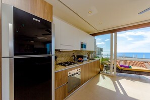 Refrigerador, microondas, horno y parrilla de estufa 