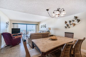 Dining - Beach Place 110 3 BR Gulf Front (Madeira)