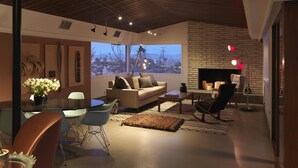 The Wheelhouse | Living room | Flat-screen TV, fireplace, table tennis, stereo - Stunning Home in Twentynine Palms With (Twentynine Palms)