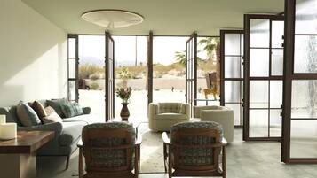 House | Ruang tamu | TV skrin rata, pendiangan, meja ping pong, stereo