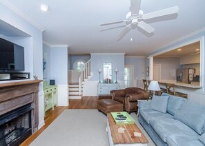 Hus | Vardagsrum | Platt-tv och dvd-spelare