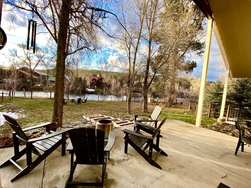 Riverfront Home minutes from Downtown & Wolf Creek Ski Area