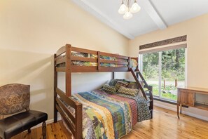 4 Schlafzimmer, Bügeleisen/Bügelbrett, kostenloses WLAN, Bettwäsche