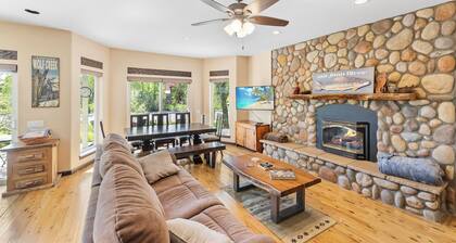 Riverfront Home-Fenced Yard/Pet Friendly