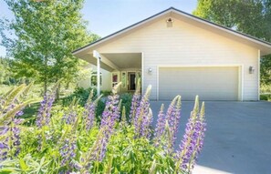 Exterior - Riverfront Home minutes from Downtown & Wolf Creek Ski Area (Pagosa Springs)