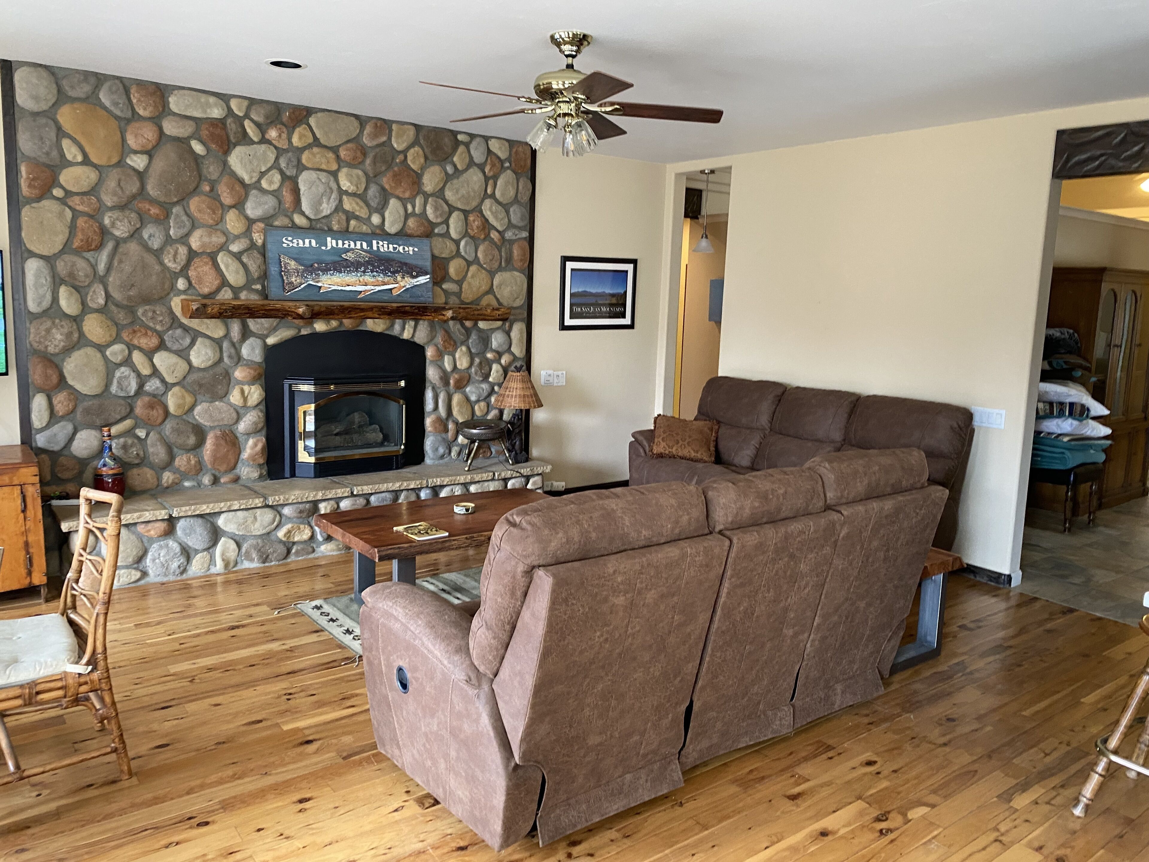 Riverfront Home minutes from Downtown & Wolf Creek Ski Area