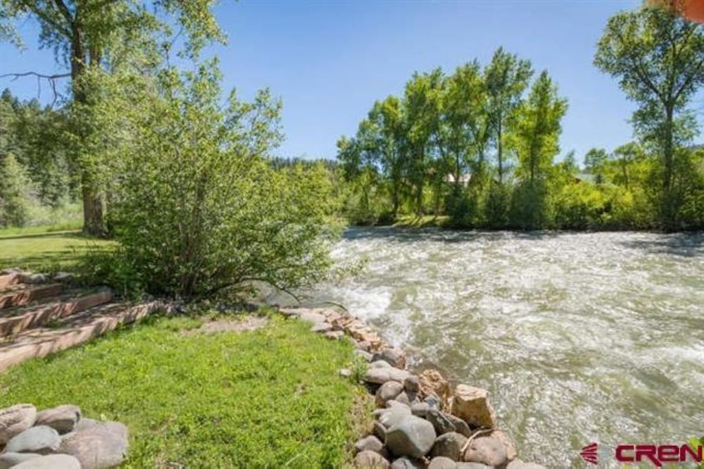 Riverfront Home minutes from Downtown & Wolf Creek Ski Area