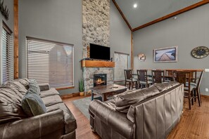 Een smart-tv, een open haard, videogames en een dvd-speler