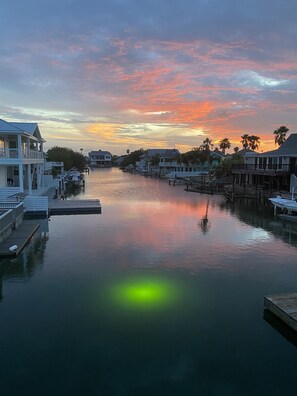 Marina - Spacious Waterfront Coastal Suite and Private Pool (Rockport)
