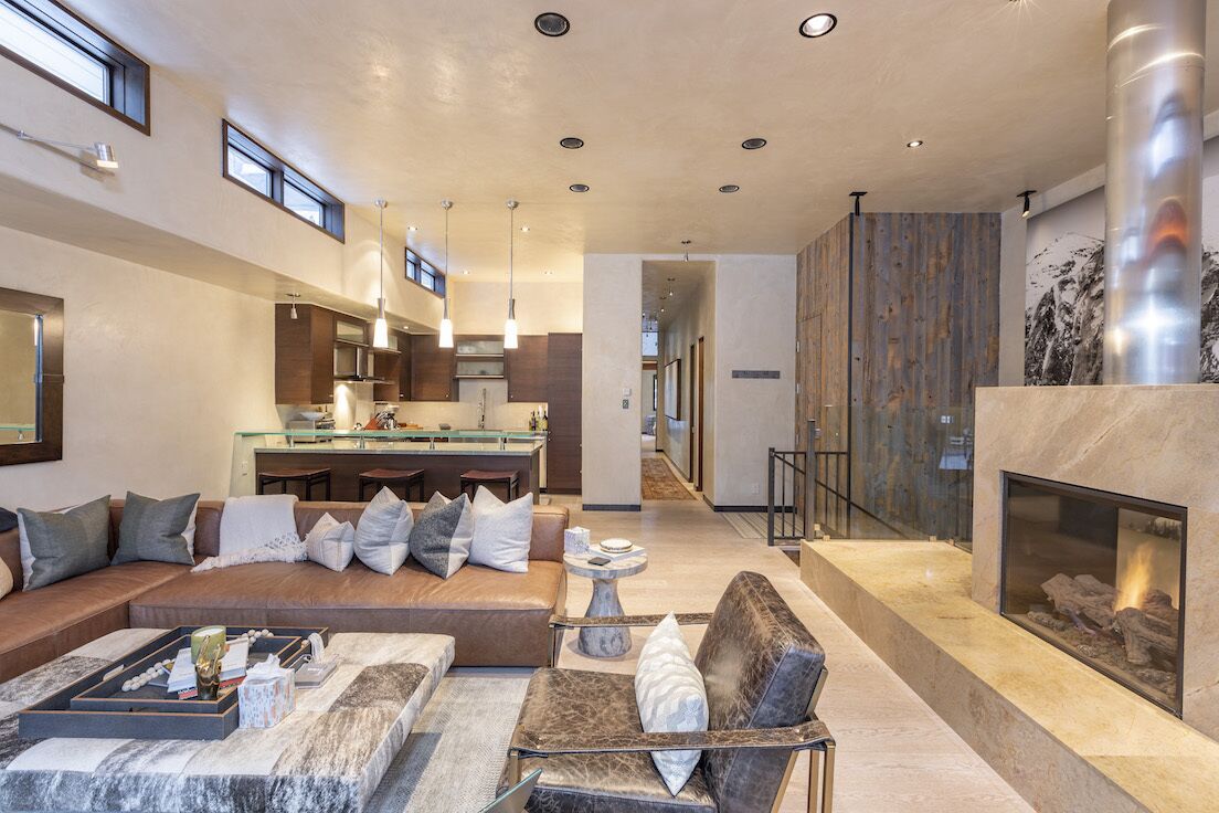 Penthouse on Main Street! With Amazing views 3 Bedroom