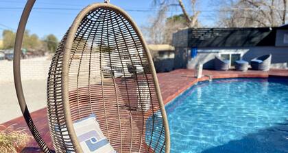 Resort Home for Big Group Close to the Strip!