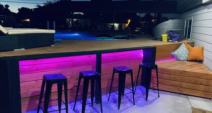 Resort Home for Big Group Close to the Strip!