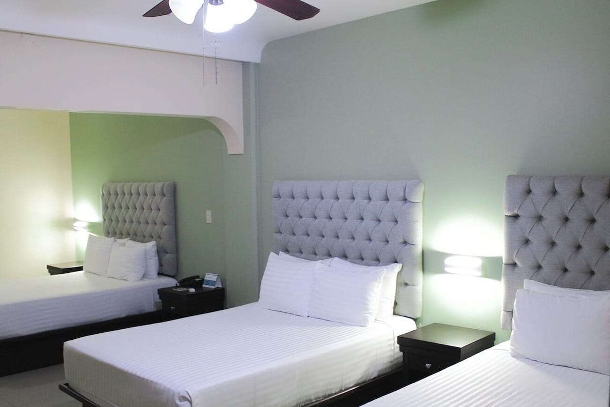 Triple Room | Iron/ironing board, free WiFi, bed sheets