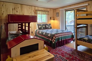 3 bedrooms, iron/ironing board, Internet, bed sheets