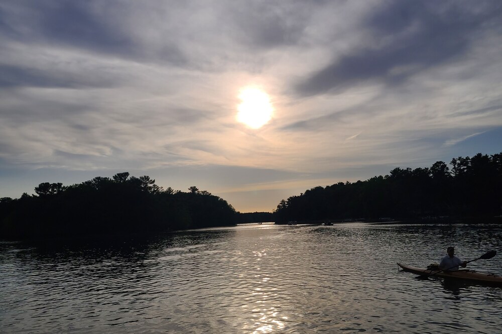 Chain of Lakes House-3 Bedroom Pontoon Boat Available