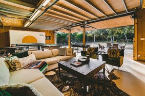 Games room - Camp Blanco | 18-Acre Ranch + Game Barn (Blanco)