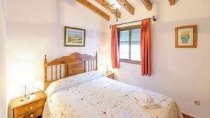 3 habitaciones, tabla de planchar con plancha, cuna de viaje y wifi