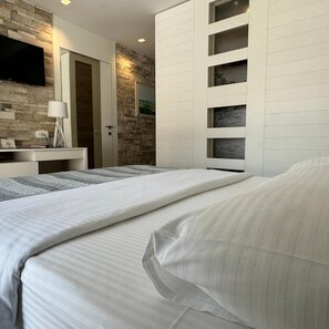 Soundproofing, iron/ironing board - Hotel Aleksandar (Budva)