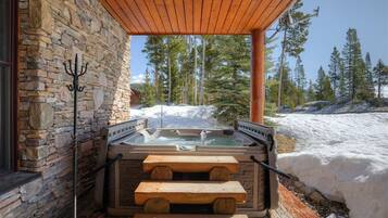 Bain à remous extérieur