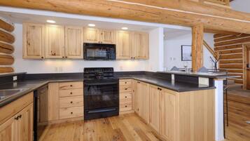 Réfrigérateur, micro-ondes, four, lave-vaisselle