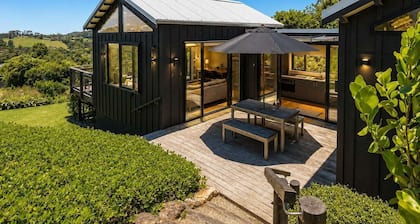 Art Lovers Retreat - Pavillion Cottage, Onetangi