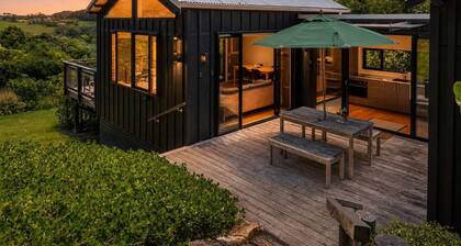 Art Lovers Retreat - Set Above Onetangi