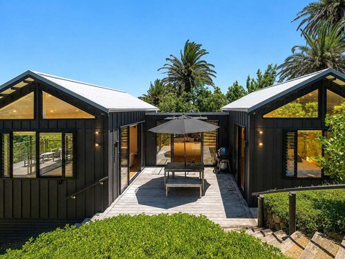 Art Lovers Retreat - Pavillion Cottage, Onetangi