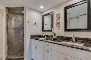 Apartment, 2 Schlafzimmer | Badezimmer | Handtücher