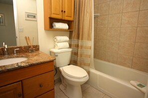 Towels - Chateaux by Plumlee Vacations Rentals (Indian Shores)