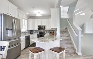 雪櫃、微波爐、焗爐、爐具