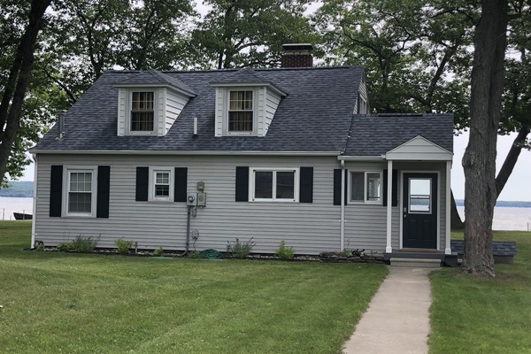 Charming Cottage on Beautiful Black Lake