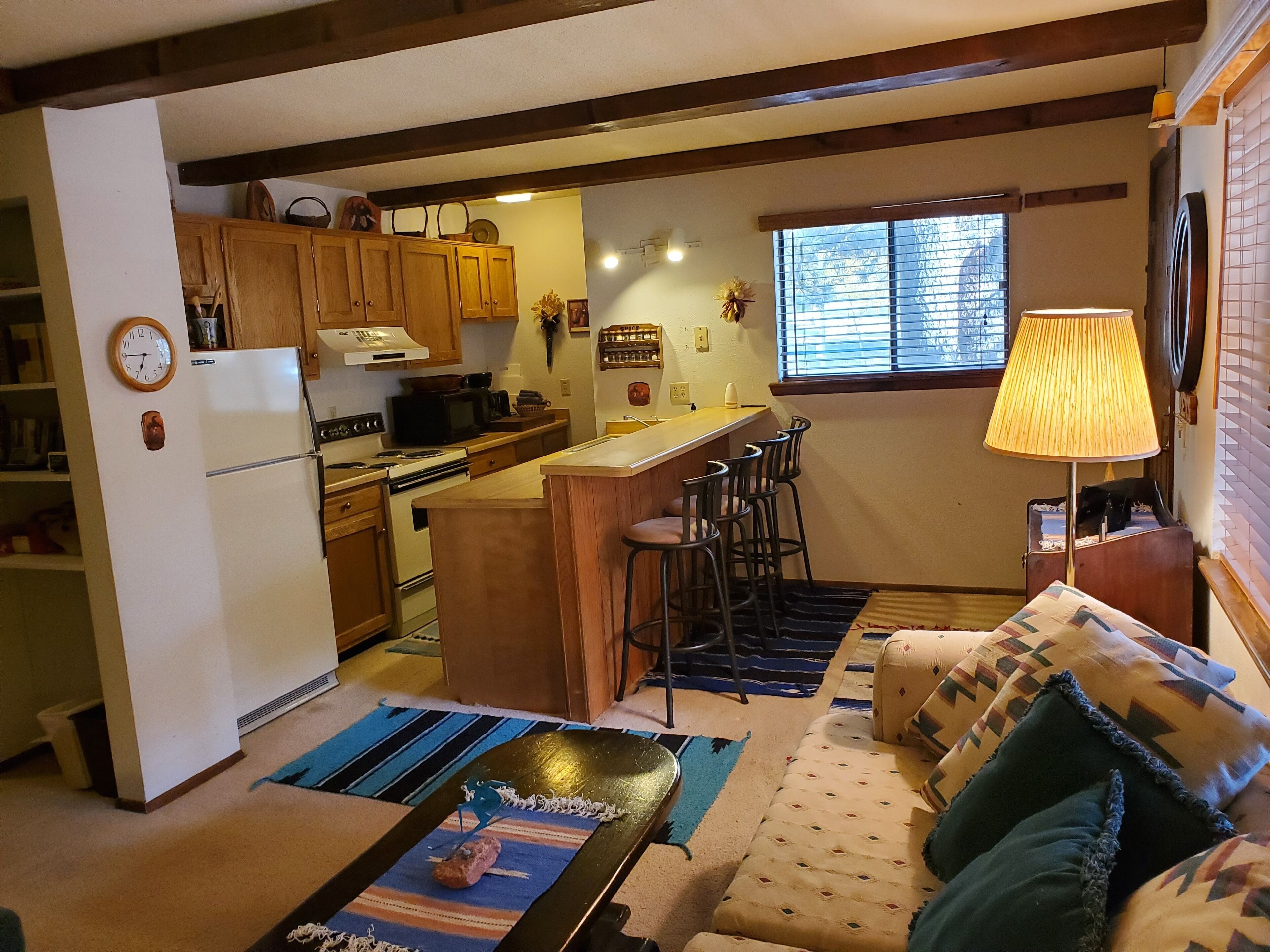 Angel Fire Mountain Retreat! Cozy 2 bedroom, 2 bath condo, sleeps 6 people.