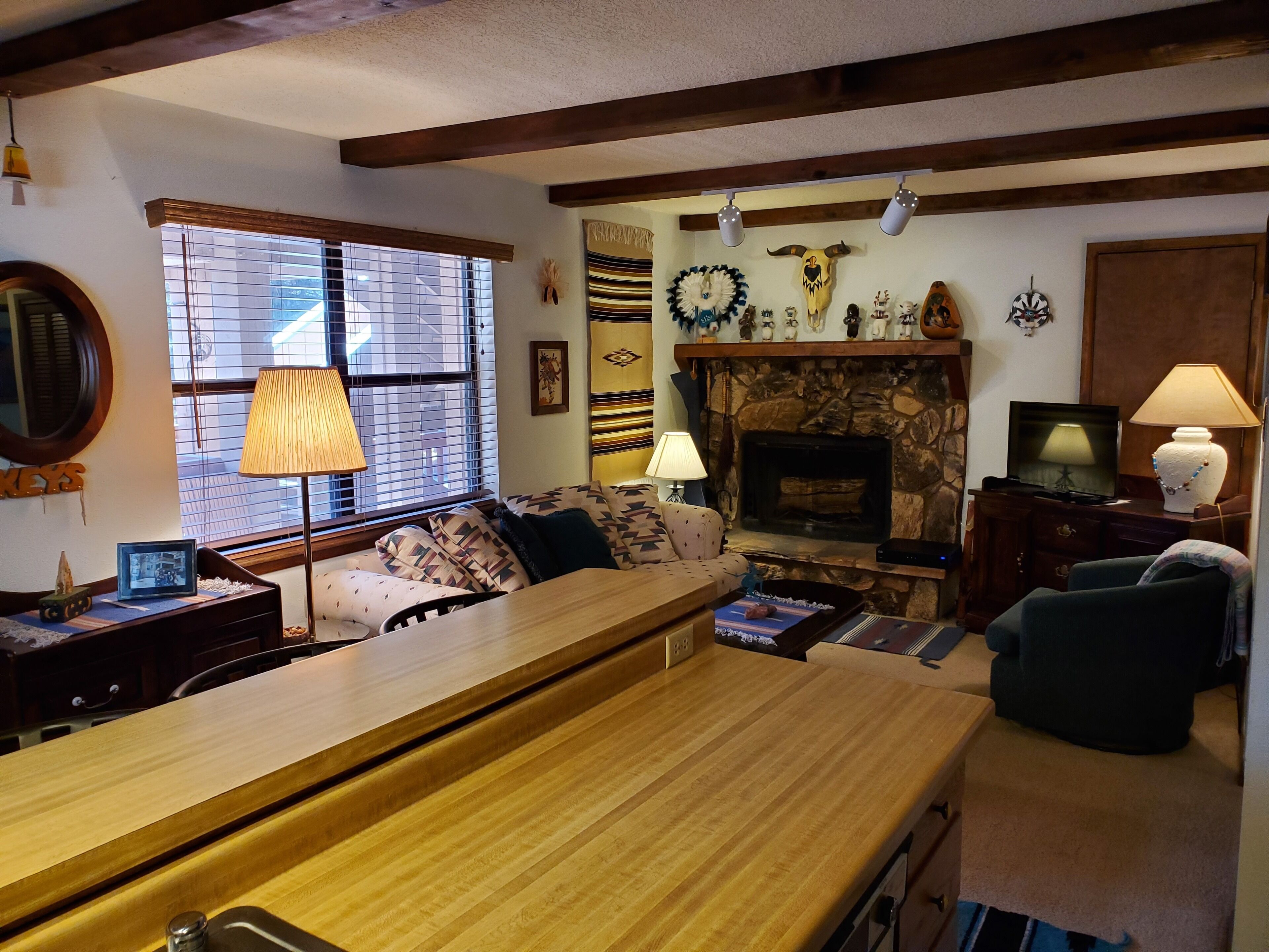 Angel Fire Mountain Retreat! Cozy 2 bedroom, 2 bath condo, sleeps 6 people.