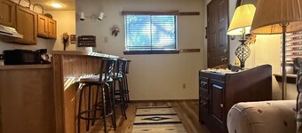 Angel Fire Mountain Retreat! Cozy 2 bedroom, 2 bath condo, sleeps 6 people.