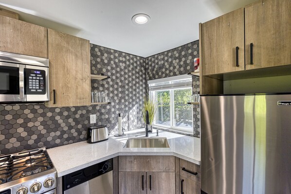 Fridge, microwave, oven, stovetop