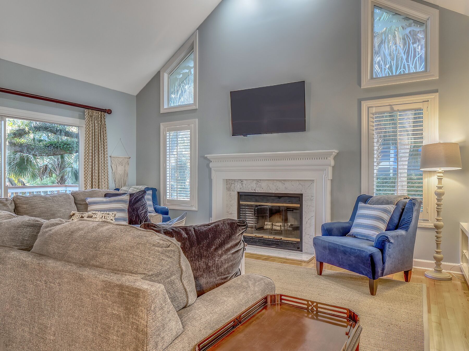 Great Location! Close To Beach - Sleeps 10! Pet Friendly! Amenity Cards!